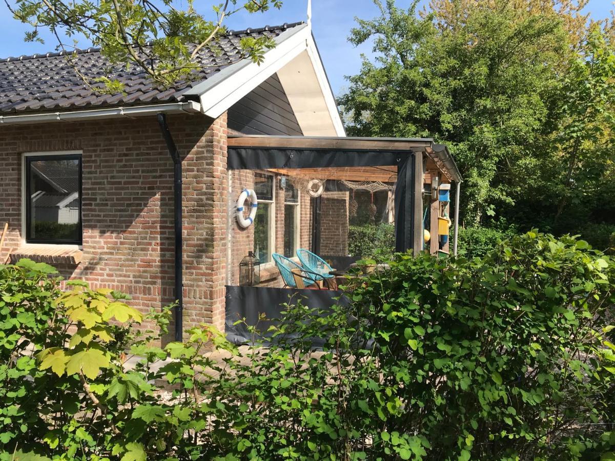 Bellemare Bungalow Lauwersmeer Mit Ueberdachte Veranda Und Eingezaeuntem Garten Anjum Exterior photo